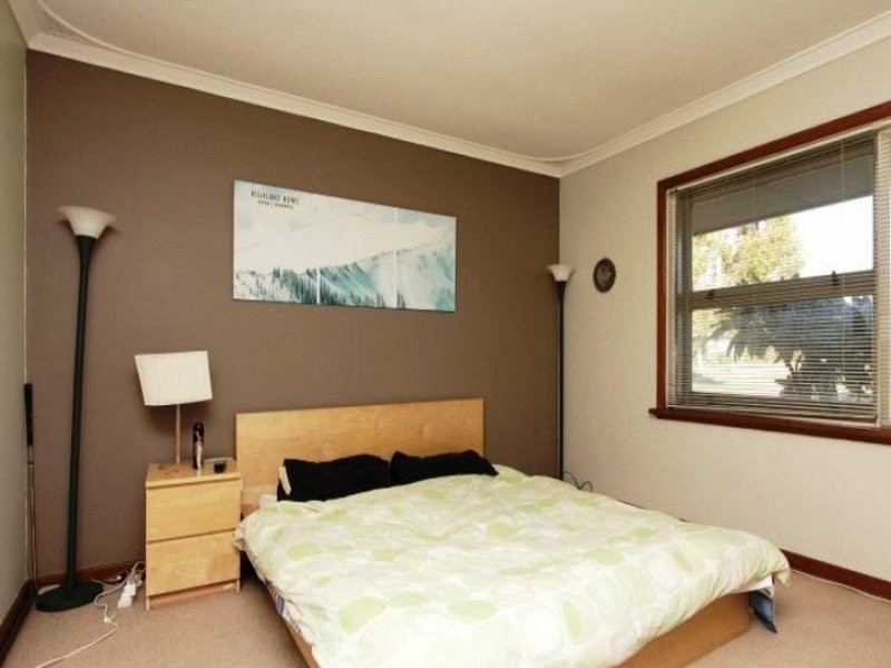 16 Yeeda Street, Riverton WA 6148