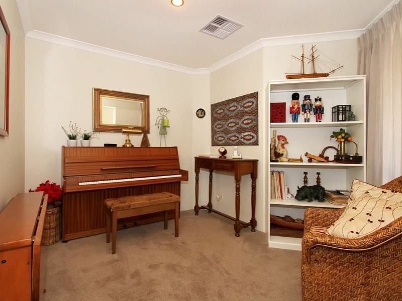 24 Riversdale Pass, Jandakot WA 6164