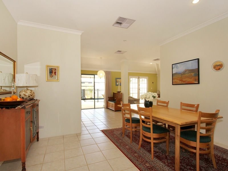 24 Riversdale Pass, Jandakot WA 6164