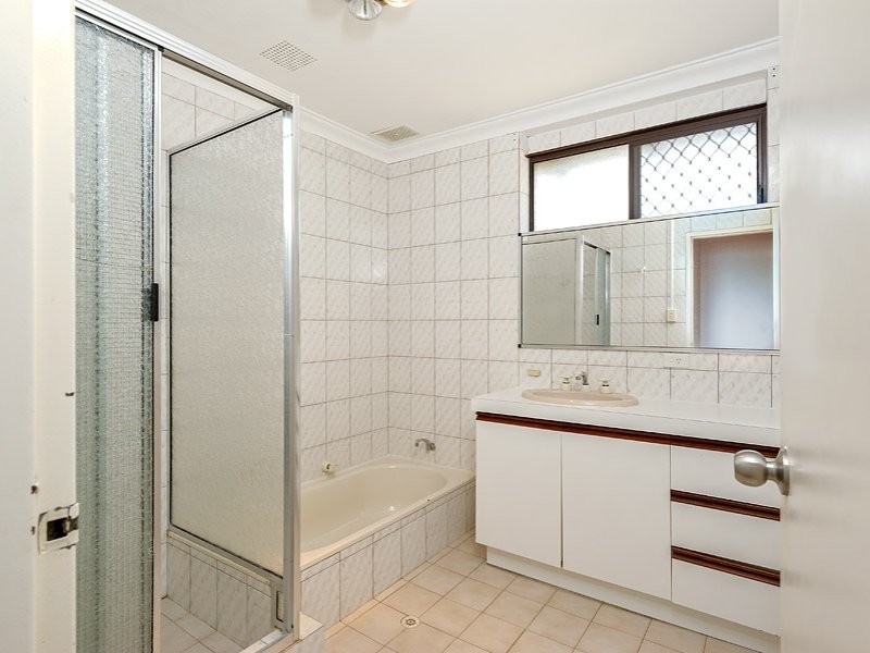 6 Dain Court, Leeming WA 6149