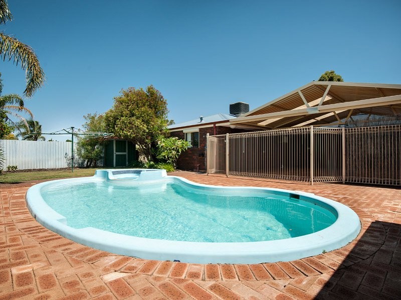 9 Nigel Court, Leeming WA 6149