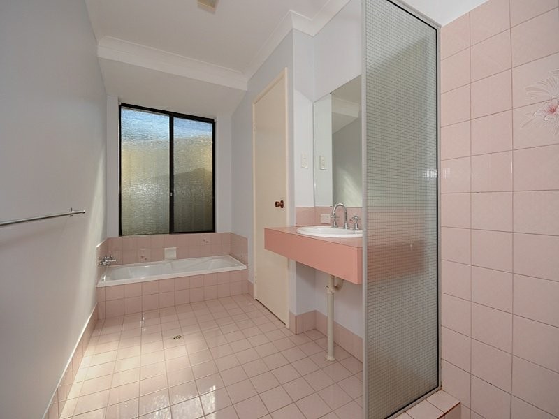 10 Lessar Place, Parkwood WA 6147