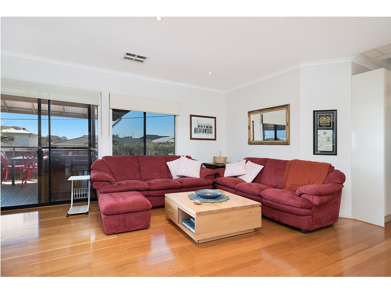 17 Long Street, Beaconsfield WA 6162