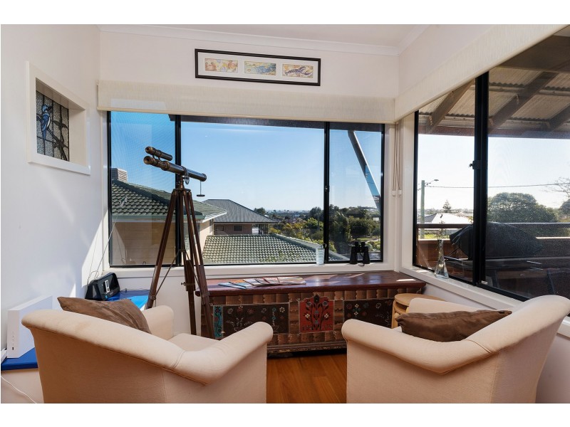 17 Long Street, Beaconsfield WA 6162