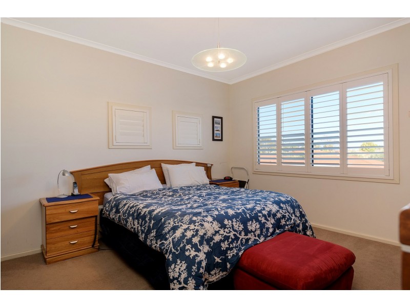 17 Long Street, Beaconsfield WA 6162