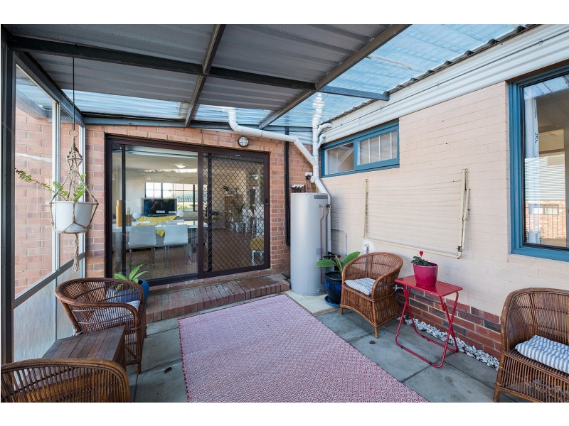 17 Long Street, Beaconsfield WA 6162