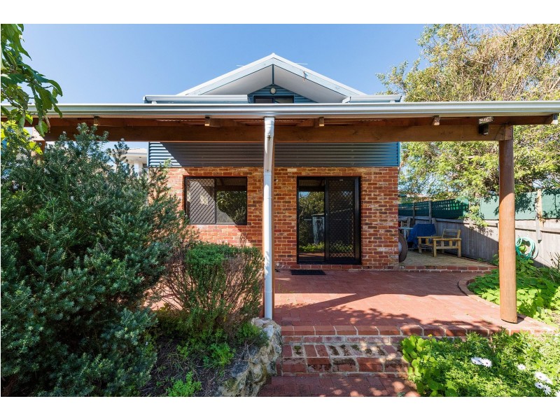 17 Long Street, Beaconsfield WA 6162