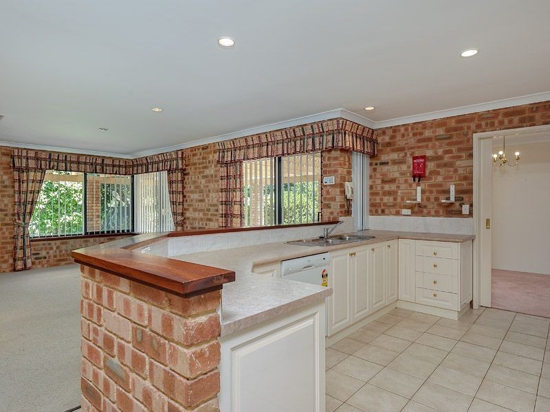 7 Clemros Way, Leeming WA 6149