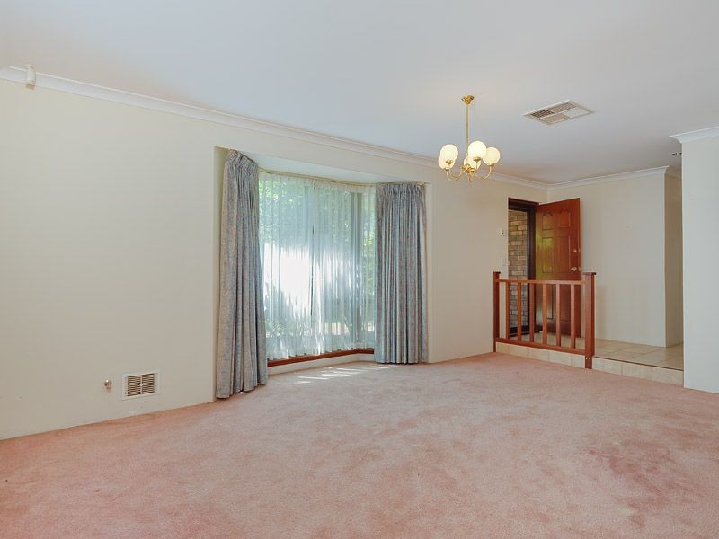 7 Clemros Way, Leeming WA 6149