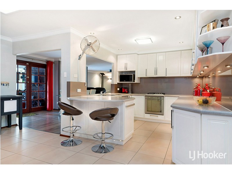 25 Winchester Way, Leeming WA 6149