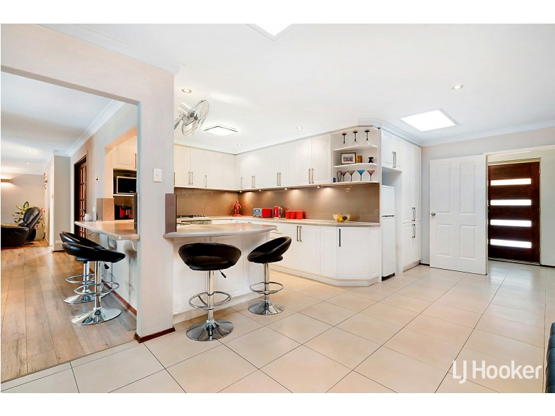 25 Winchester Way, Leeming WA 6149