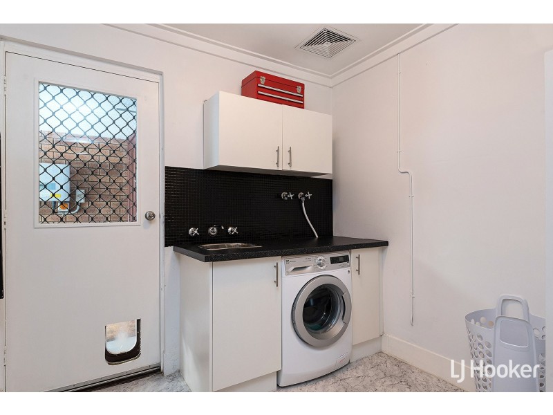 25 Winchester Way, Leeming WA 6149