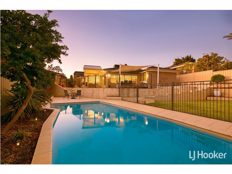 6 Peak Court, Leeming WA 6149