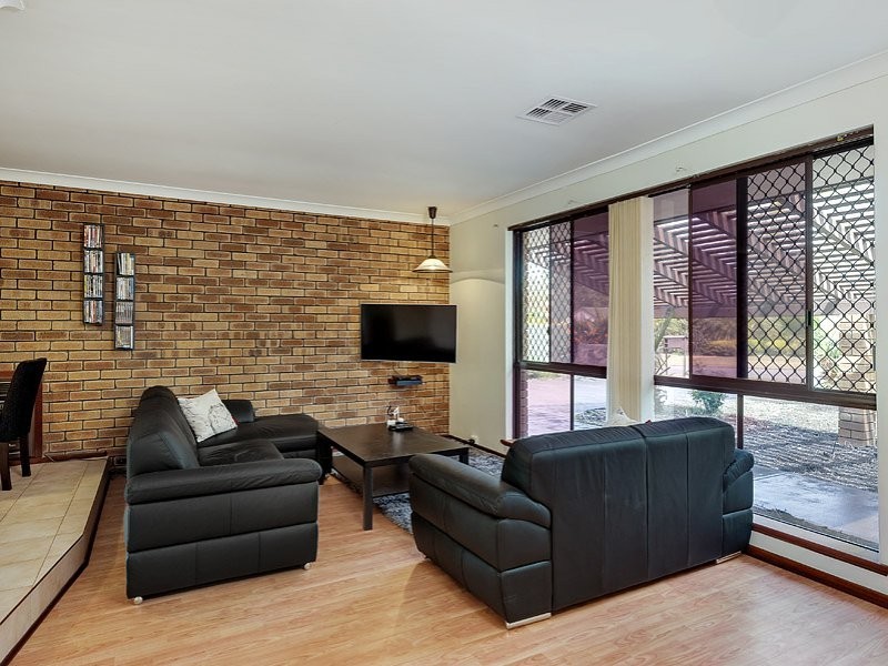 29 Waraker Way, Leeming WA 6149