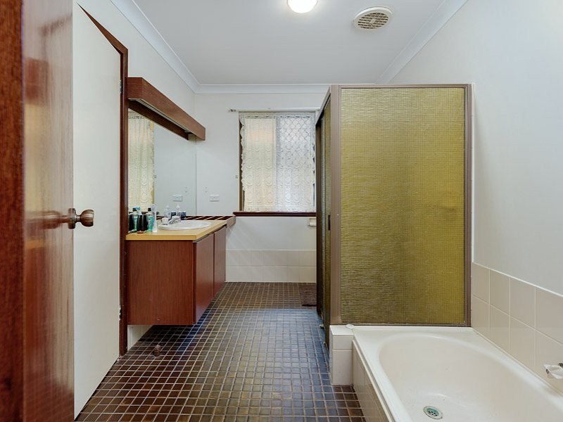 29 Waraker Way, Leeming WA 6149