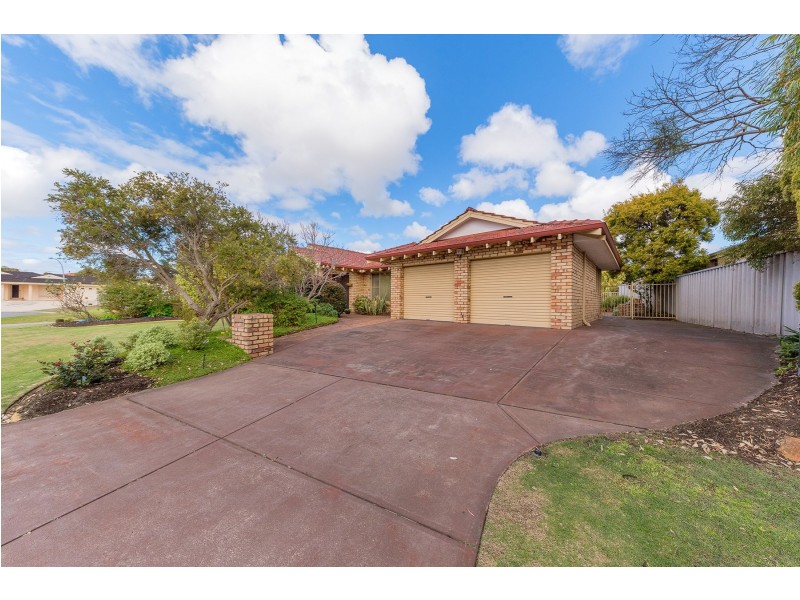 16 Meadow Grove, Leeming WA 6149