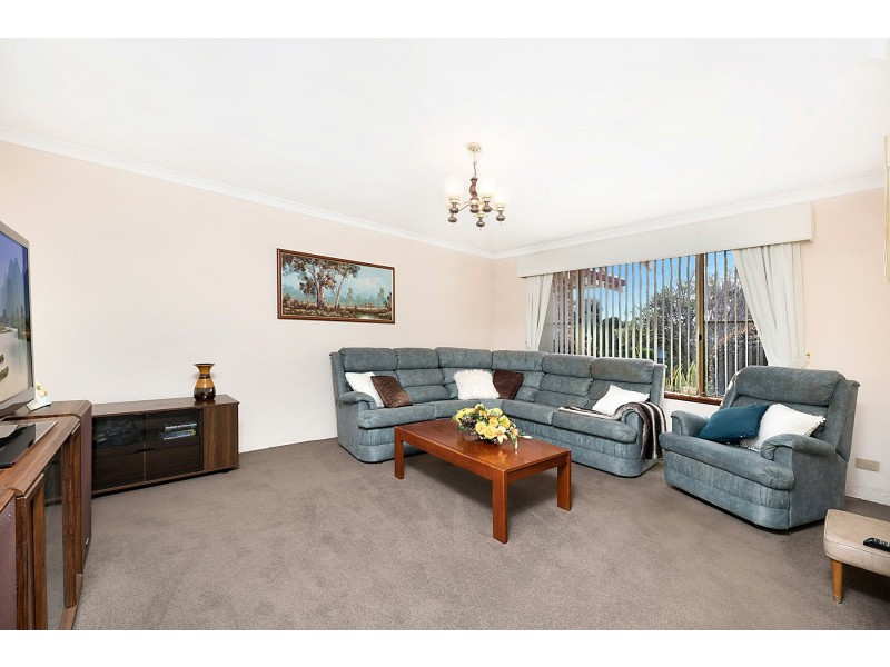 16 Meadow Grove, Leeming WA 6149