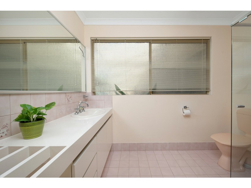 16 Meadow Grove, Leeming WA 6149