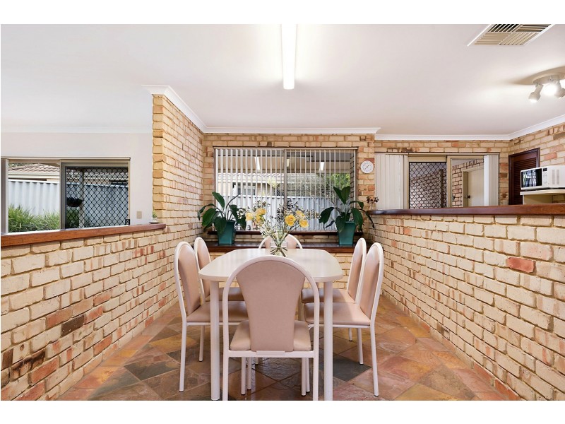 16 Meadow Grove, Leeming WA 6149