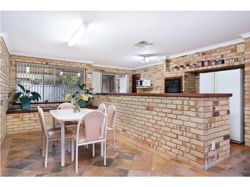 16 Meadow Grove, Leeming WA 6149