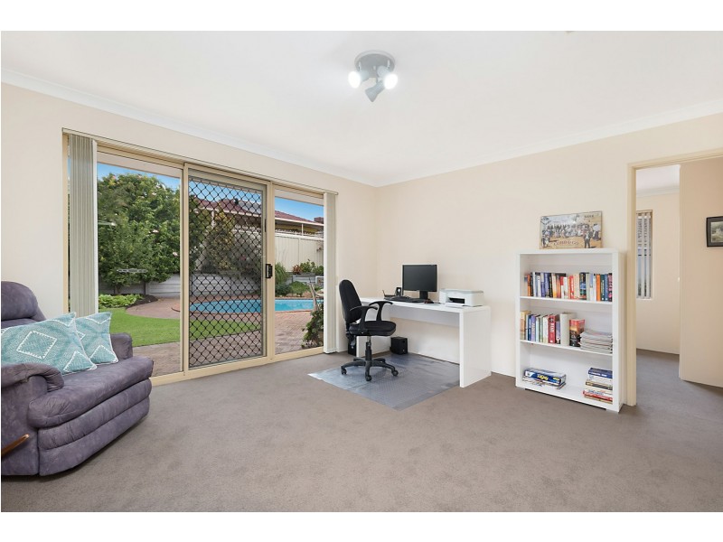 16 Meadow Grove, Leeming WA 6149