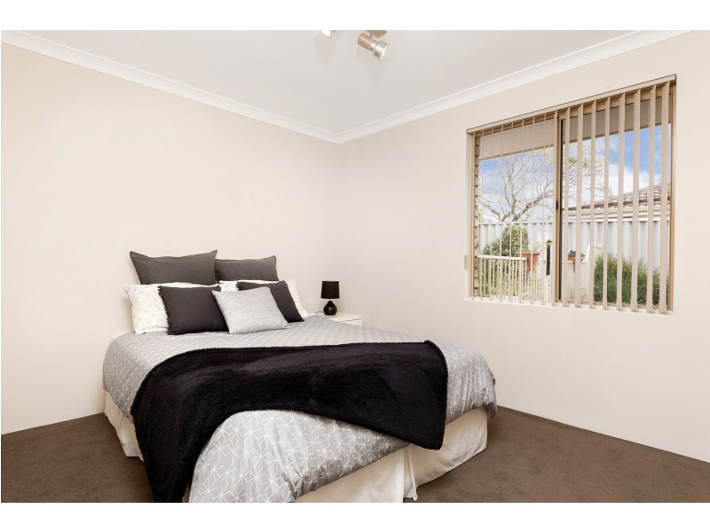 16 Meadow Grove, Leeming WA 6149