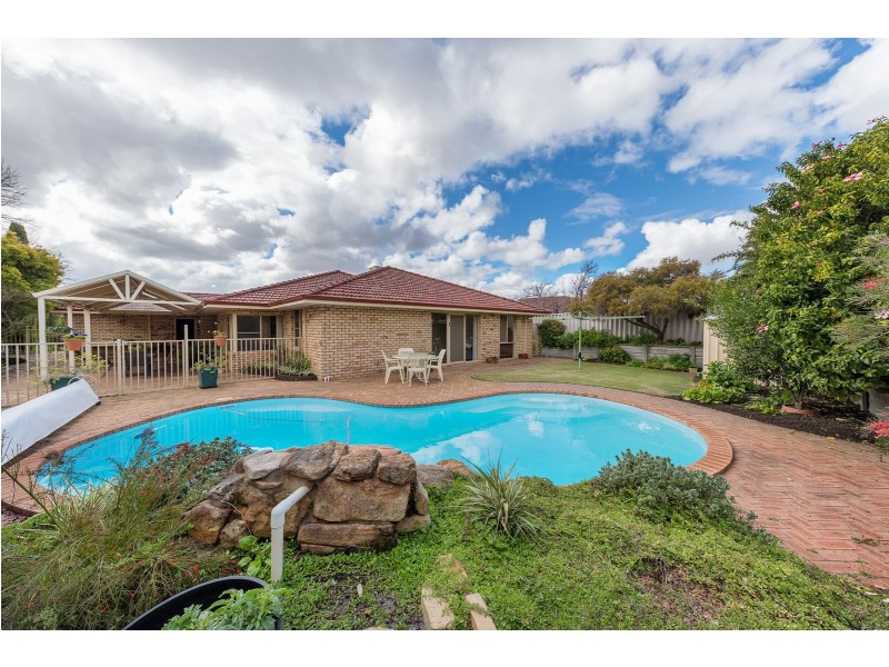 16 Meadow Grove, Leeming WA 6149