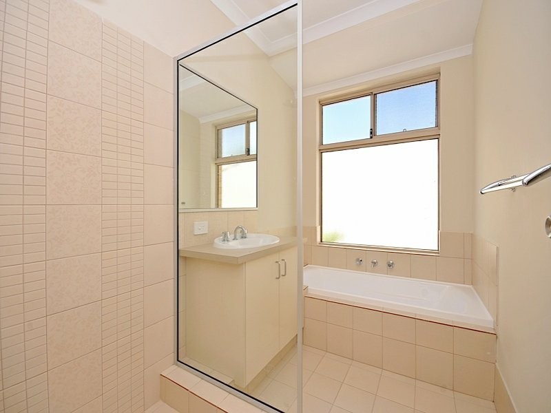 2A Classon Gardens, Leeming WA 6149