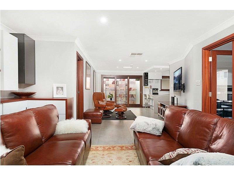 26 Hanlin Way, Samson WA 6163