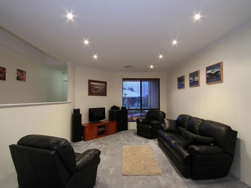 13 Goshawk Pass, Beeliar WA 6164