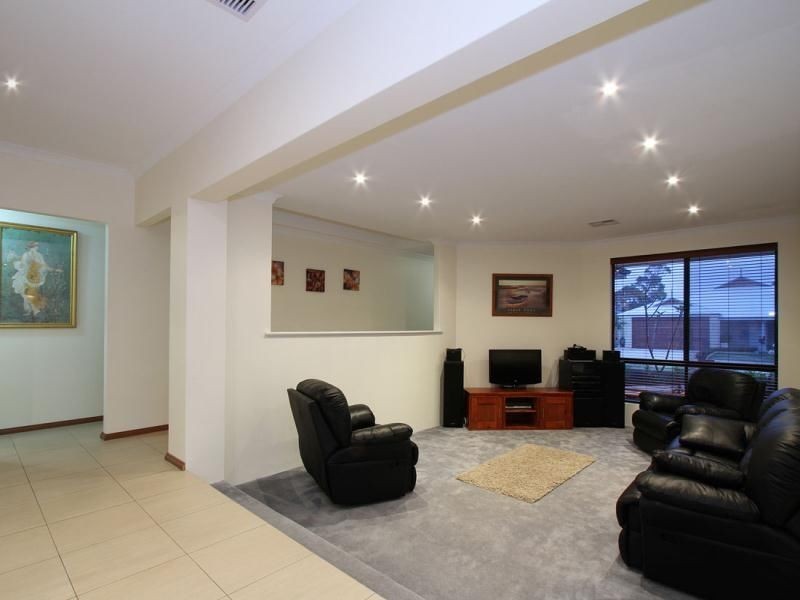 13 Goshawk Pass, Beeliar WA 6164