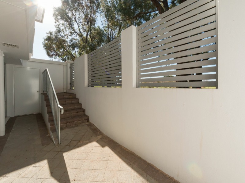 2/24 Westralia Gardens, Rockingham WA 6168