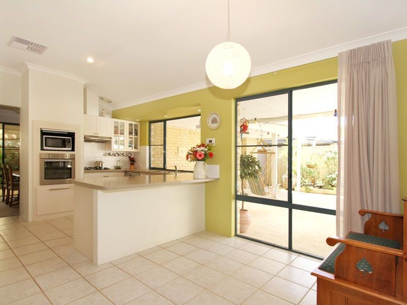 24 Riversdale Pass, Jandakot WA 6164