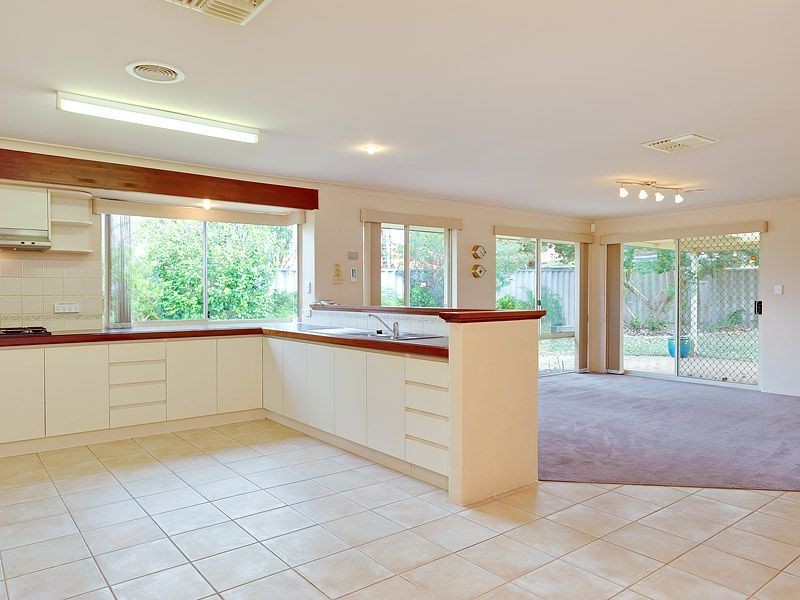 18 Turnbury Park Drive, Jandakot WA 6164