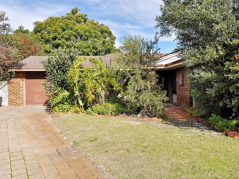 8 Dain Court, Leeming WA 6149