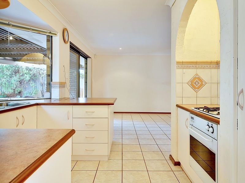 8 Dain Court, Leeming WA 6149