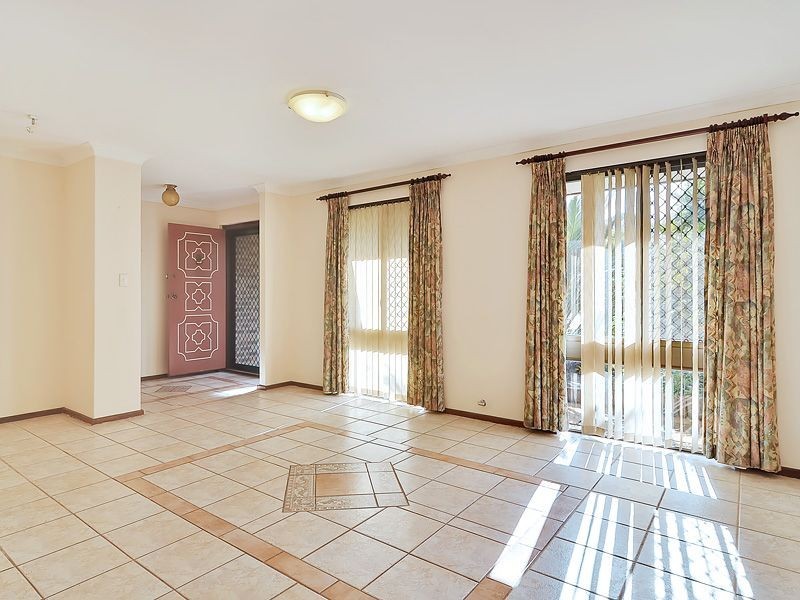 8 Dain Court, Leeming WA 6149