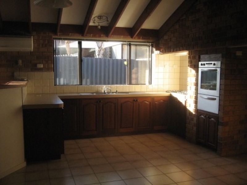 17 Calley Drive, Leeming WA 6149