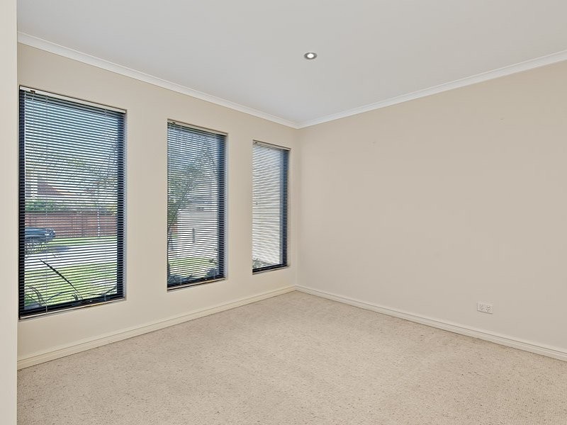 24 Kooralbyn Valley Crescent, Jandakot WA 6164