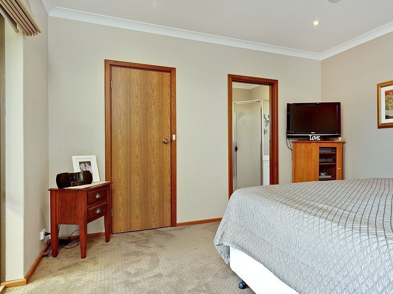 6b Tasman Place, Shelley WA 6148