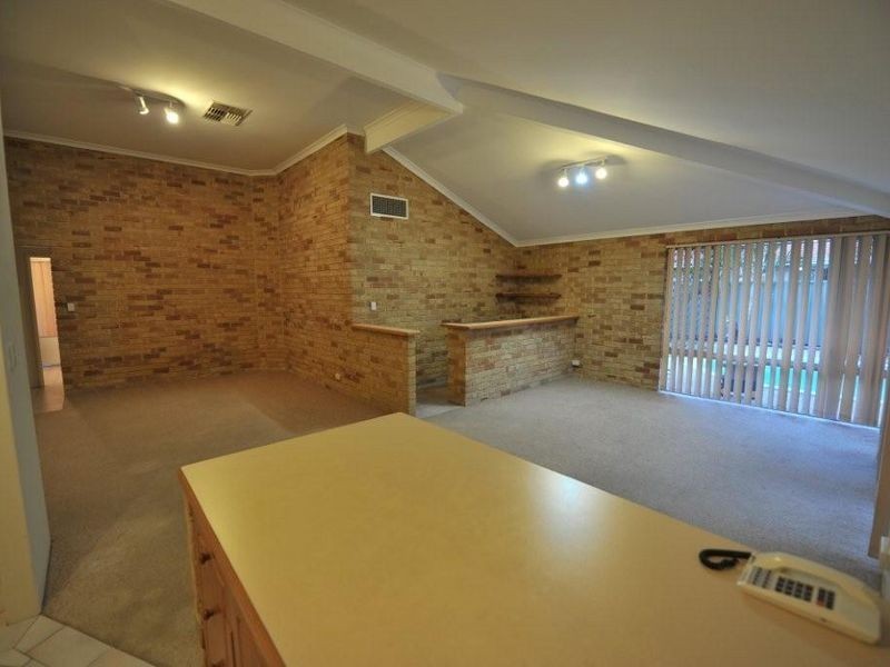 16 Hanstead Court, Ballajura WA 6066