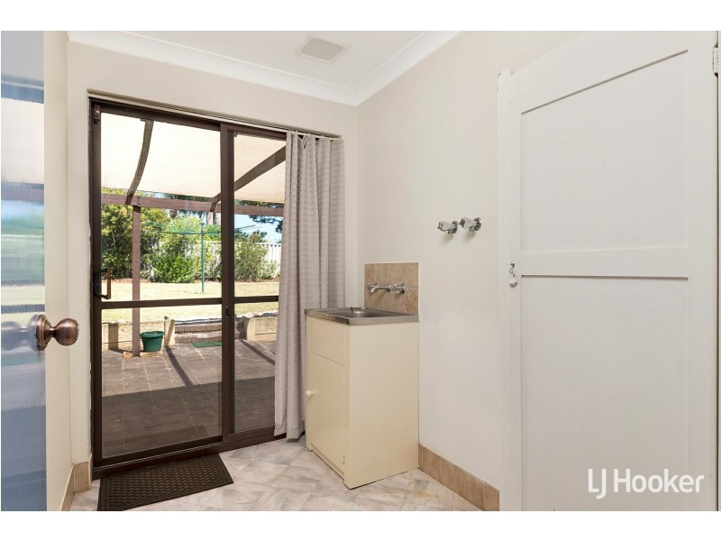 76 Murchison Way, Gosnells WA 6110