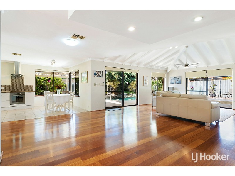 16 Calley Drive, Leeming WA 6149