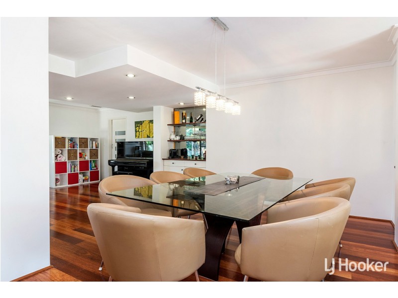 16 Calley Drive, Leeming WA 6149