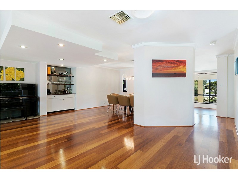 16 Calley Drive, Leeming WA 6149