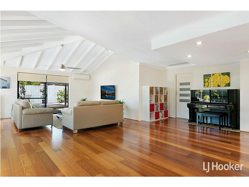 16 Calley Drive, Leeming WA 6149