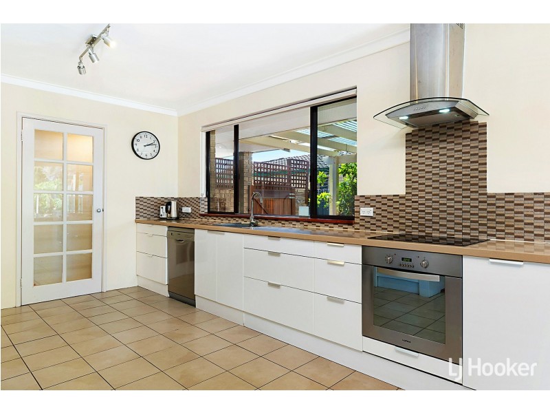 16 Calley Drive, Leeming WA 6149