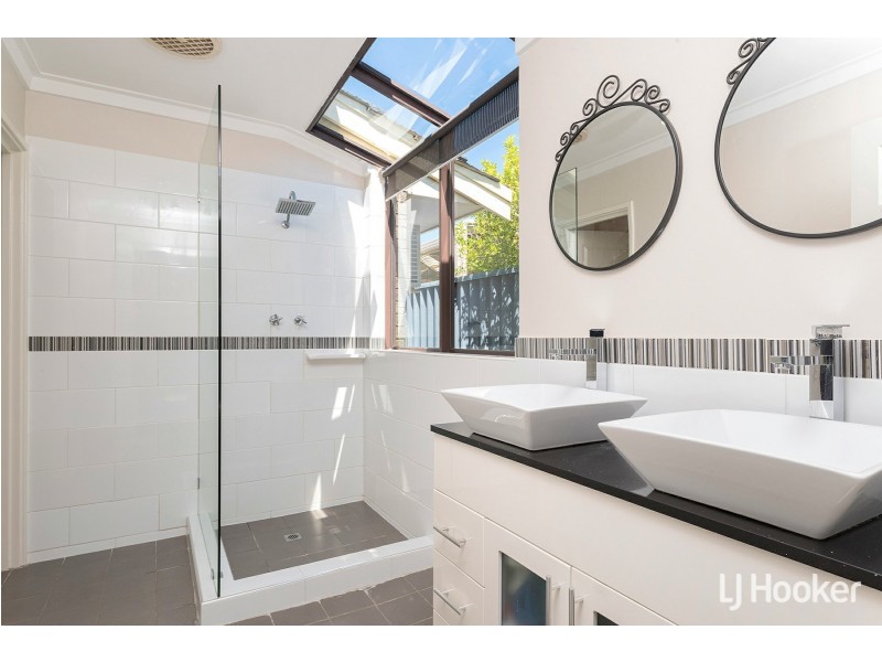 16 Calley Drive, Leeming WA 6149