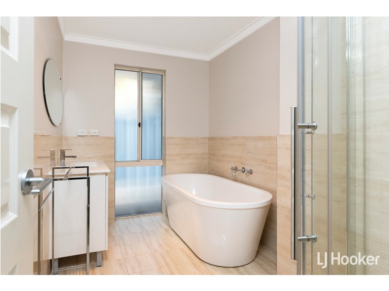 16 Calley Drive, Leeming WA 6149