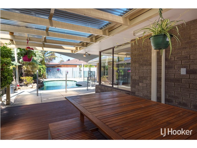 16 Calley Drive, Leeming WA 6149